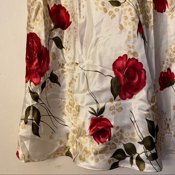 Red Rose/Gold pattern Polyester Silk Dress - Picture 3 of 4